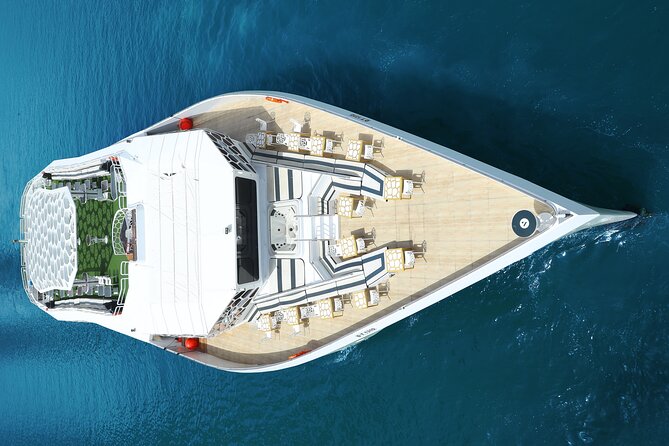Dubai: Lotus Mega Yacht 3-Hours Dinner Cruise Tour - Standard or VIP: Read the Package Carefully