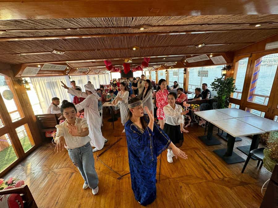 Dubai: Luxury Dinner Cruise with Live Music - How luxurious is a $44 cruise?