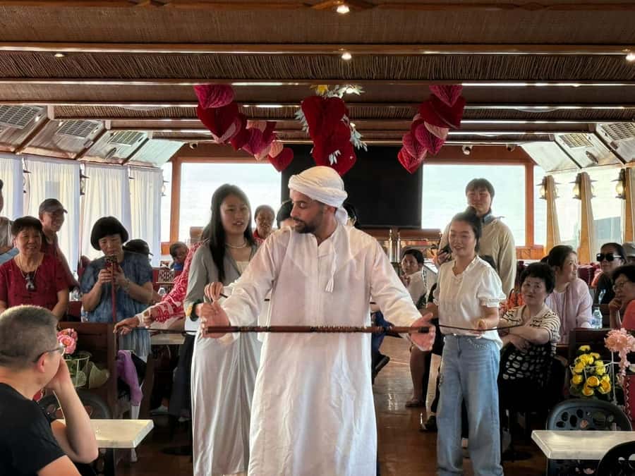 Dubai: Luxury Dinner Cruise with Live Music - Who should book this cruise?