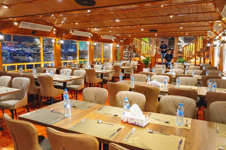Dubai: Luxury Dinner Cruise with Live Music - Finding the right dhow at the dock