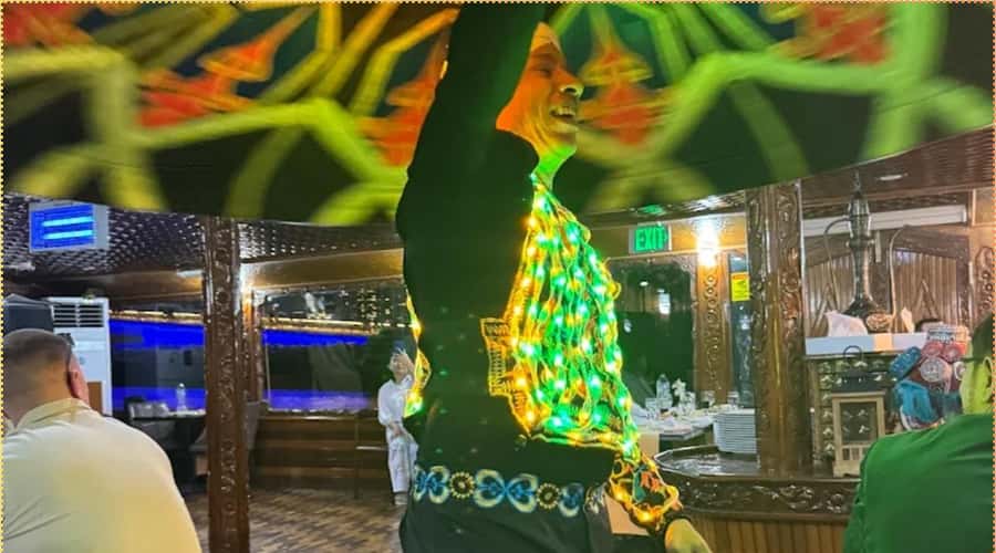 Dubai: Marina Dhow Dinner Cruise with Live Entertainment - Seeing Dubai Marina from a traditional dhow