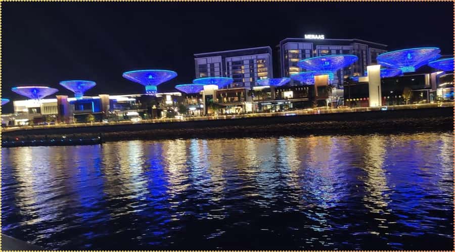 Dubai: Marina Dhow Dinner Cruise with Live Entertainment - Choosing between the upper and lower decks