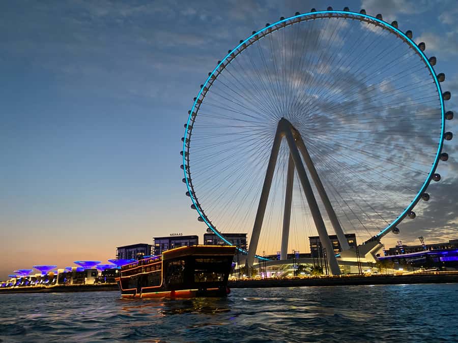 Dubai Marina: Dinner Cruise in a Traditional Boat - Why Dubai Looks Better From the Water at Night