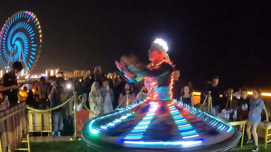 Dubai Marina: Dinner Cruise in a Traditional Boat - Music, Dancing, and the Evening Show