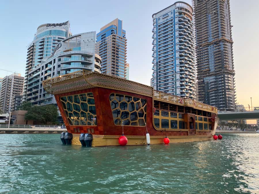 Dubai Marina: Dinner Cruise in a Traditional Boat - Red Carpet Boarding and the Four Decks