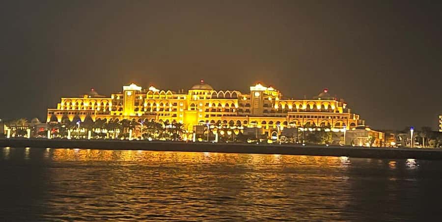 Dubai Marina Dinner Cruise with Live Entertainment(Al Wasl) - Is $40 a fair price?