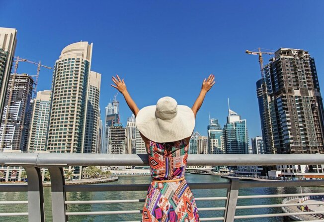 Dubai Marina Dinner Cruise with Live Music & Open Bar - A Short Cruise With a Big-City View