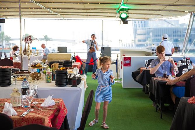 Dubai Marina Dinner Cruise with Live Music & Open Bar - Live Music and the Evening Mood