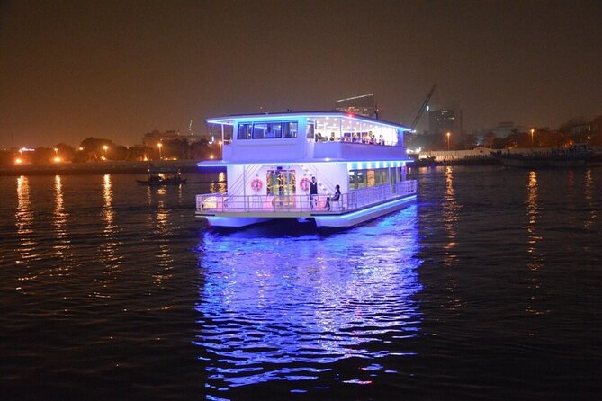 Dubai Marina Dinner Cruise with Live Shows - Boarding can take up to an hour