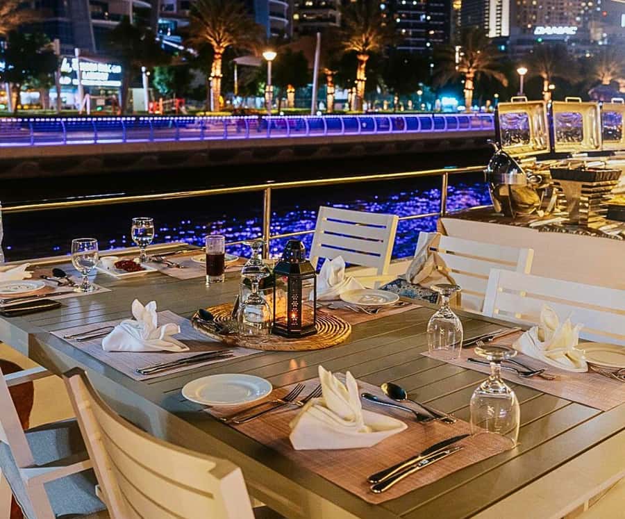 Dubai: Marina Premium Dinner Cruise with Unlimited Drinks - JBR, Ain Dubai, and Palm Jumeirah From the Water