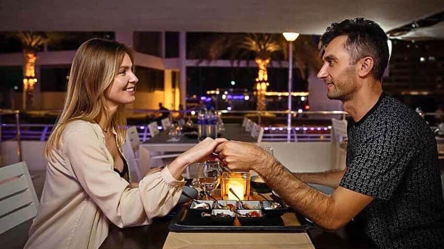 Dubai: Marina Premium Dinner Cruise with Unlimited Drinks - BBQ Dinner and Vegetarian Choices