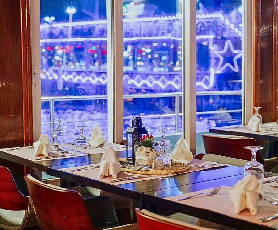 Dubai: Marina Premium Dinner Cruise with Unlimited Drinks - Unlimited Soft Drinks, With Alcohol Sold Separately