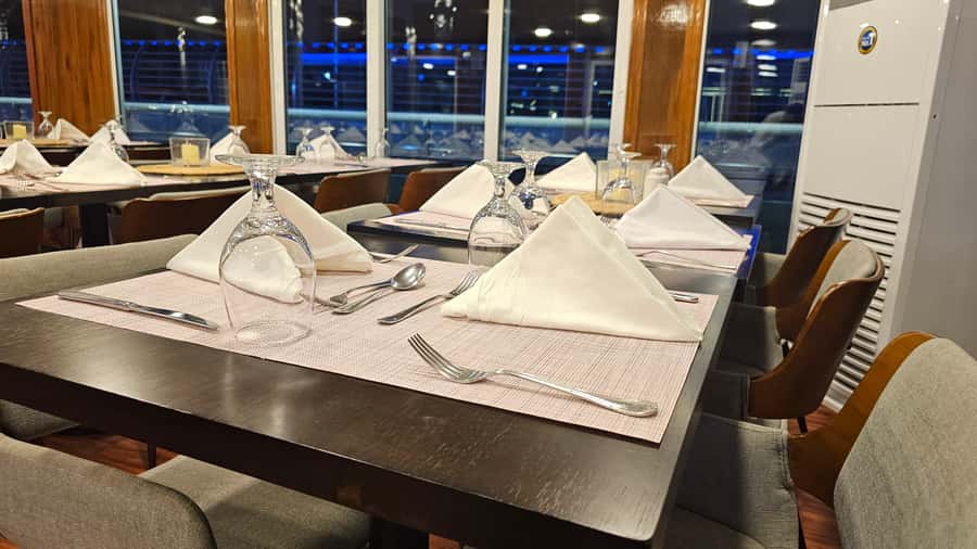 Dubai: Marina Premium Dinner Cruise with Unlimited Drinks - What $59 Gets You