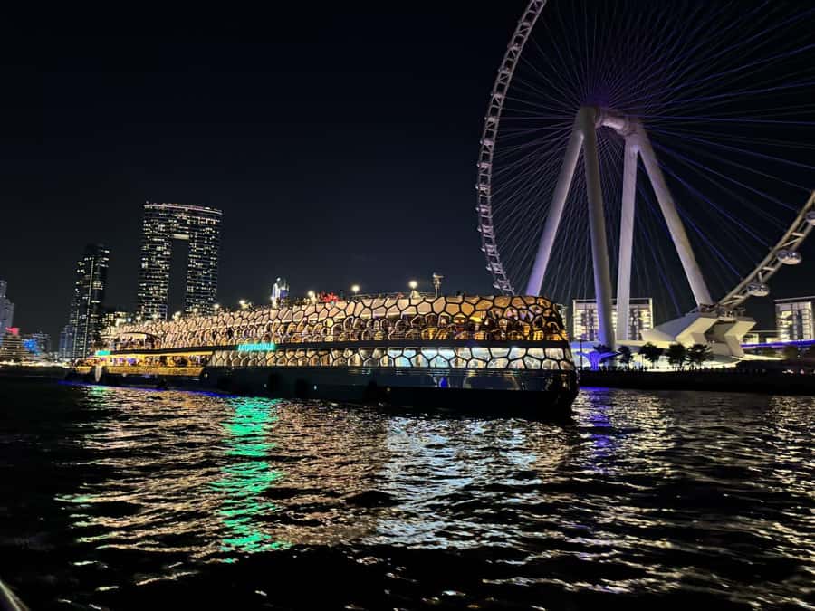 Dubai: Mega Yacht Dinner Cruise with Buffet - Why this yacht cruise works best after dark