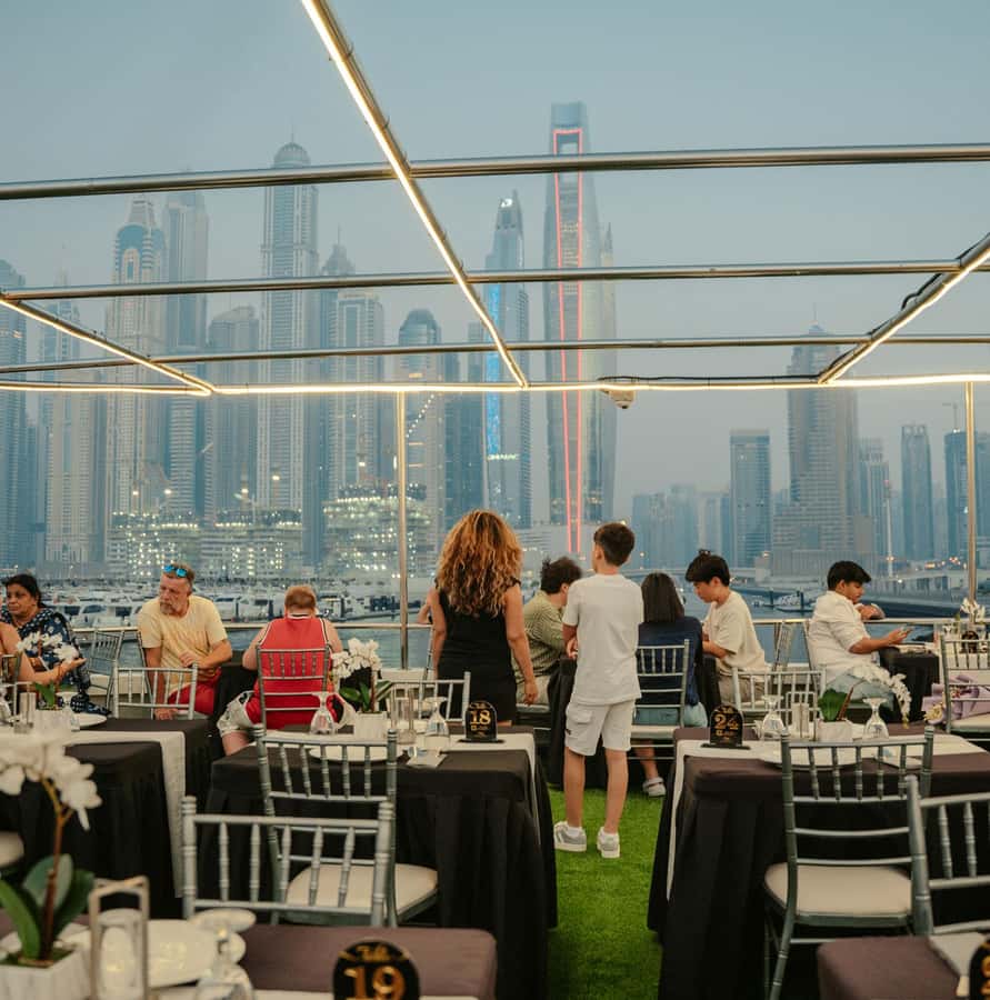 Dubai: Sunset or Dinner Cruise with Live Music & Open Bar - Practical tips for a smoother evening