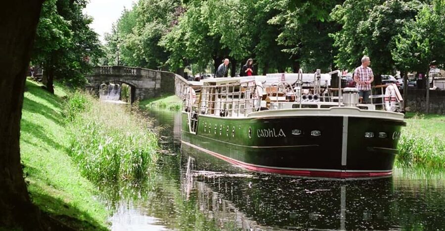 Dublin: Grand Canal Cruise with Dinner - The First Hour: Drinks, Dinner, and Slow Canal Views