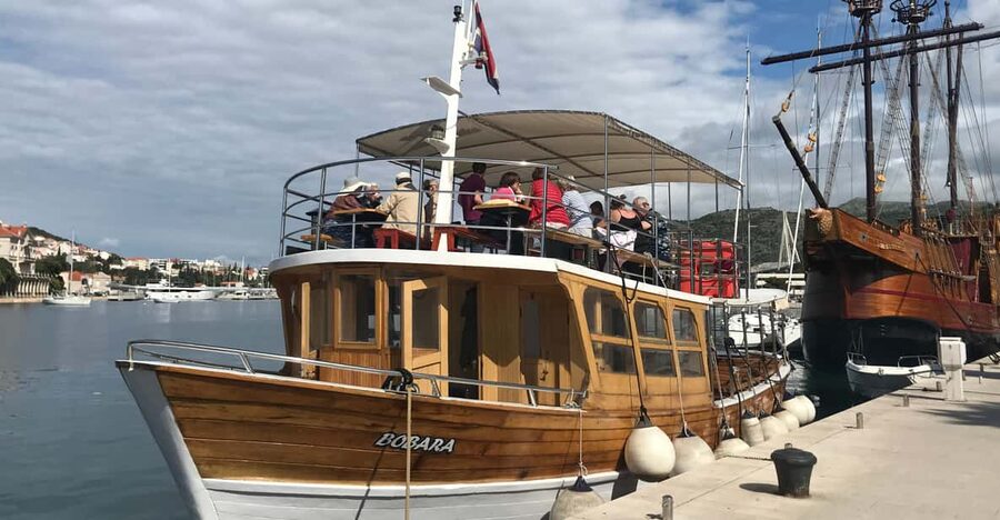 Dubrovnik: Elaphiti Islands Boat Cruise with Lunch & Drinks - Leaving Dubrovnik for the Elaphiti Islands
