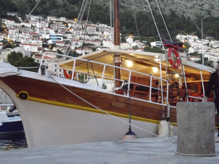 Dubrovnik: Old Town Cruise with Lunch - Lunch cruise or sunset sailing