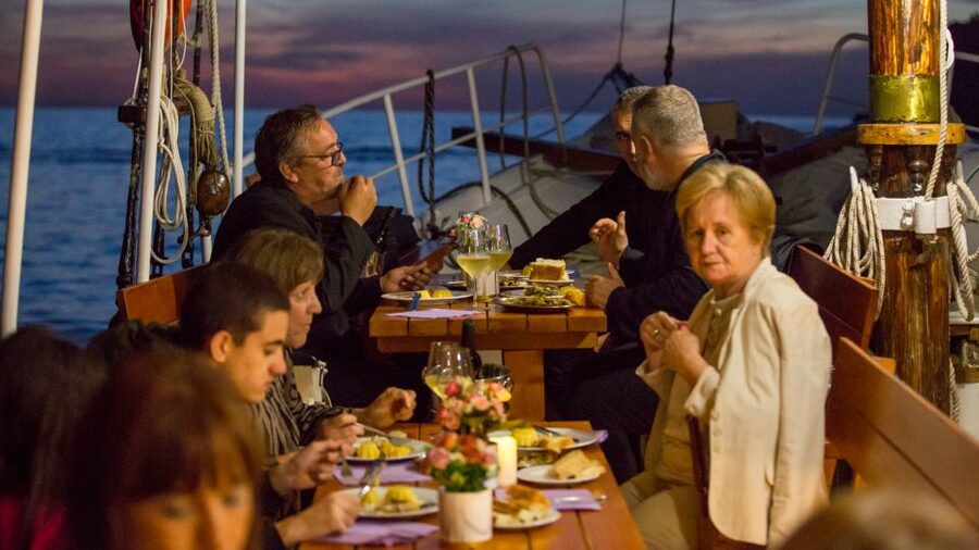 Dubrovnik: Sunset Dinner Cruise around the Old Town - Sunset Timing, Wind, and Comfort