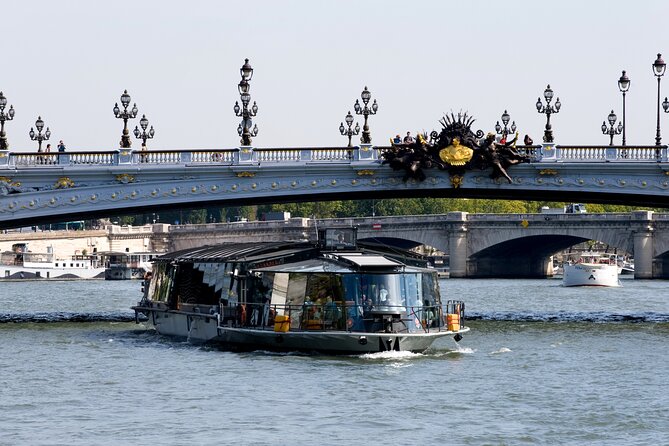 Early evening Dinner Cruise with drinks by Bateaux Parisiens - The Louvre, Concorde, and the grand western stretch