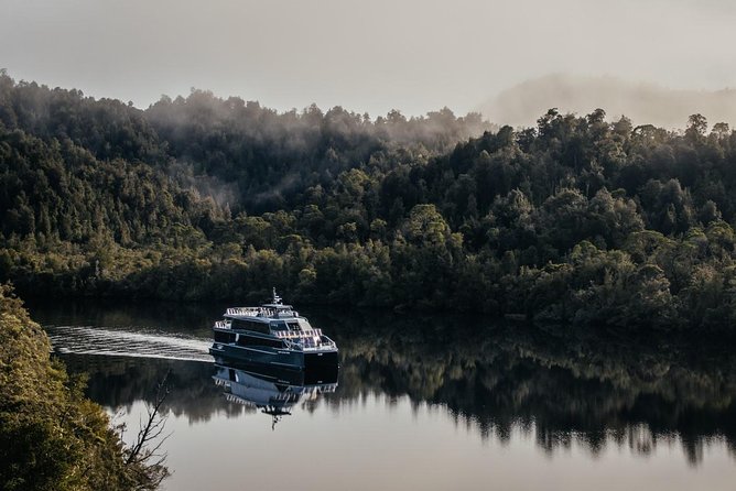Evening Dinner Cruise - Dinner on the river