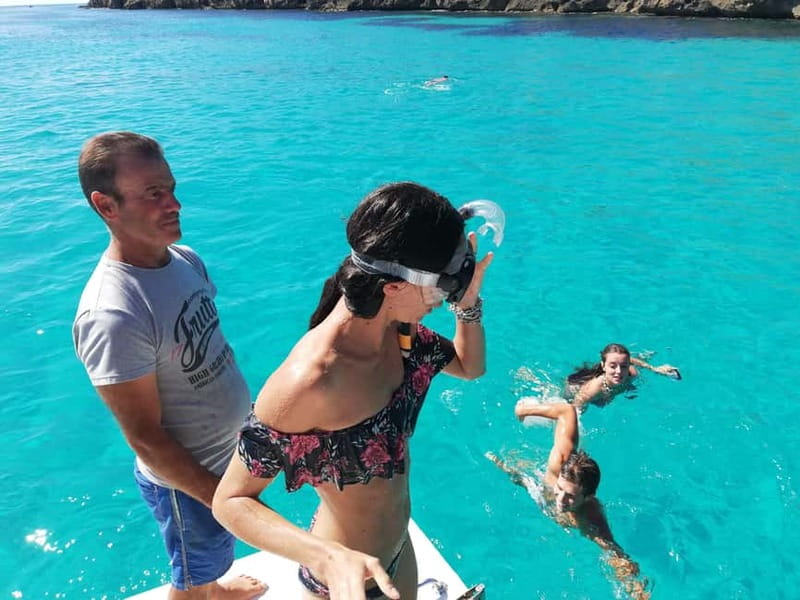 Favignana and Levanzo Boat Cruise with Lunch - Lunch in a Levanzo cove