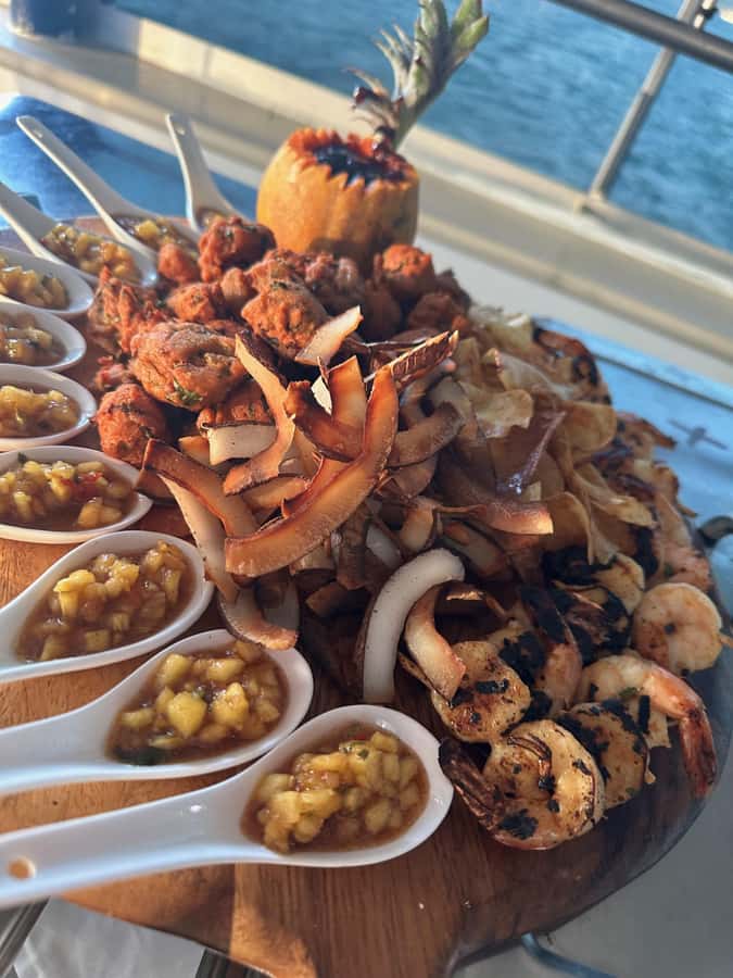 Fiji: Captain Cook Cruises Sunset Dinner Cruise - Key points at a glance