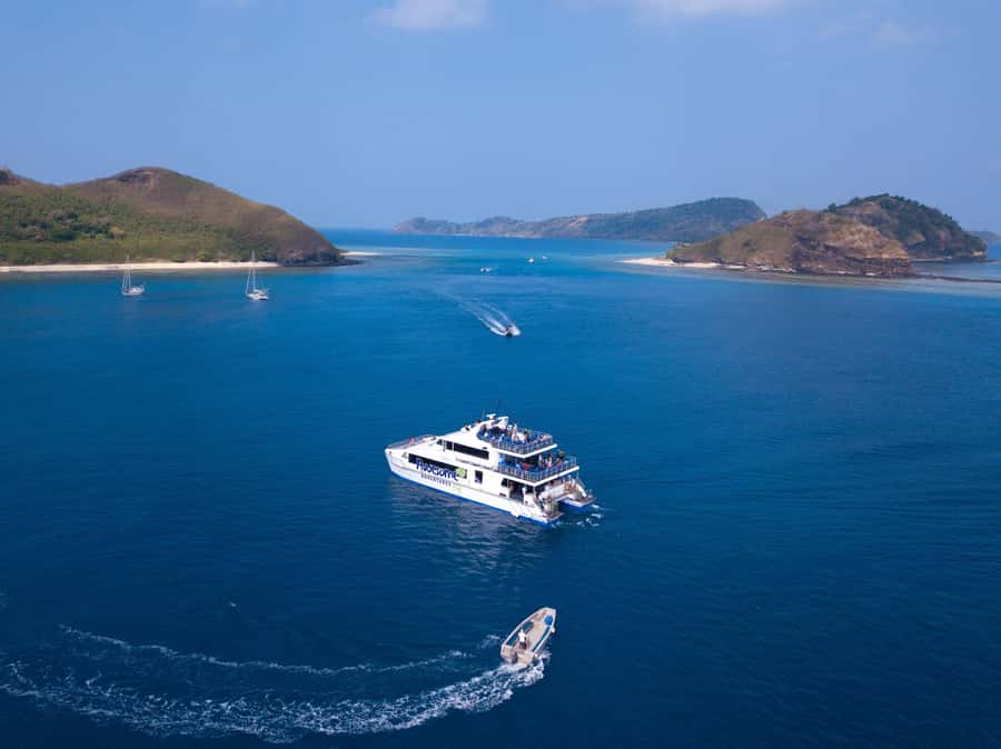 Fiji: Yasawa Islands Explorer Cruise with Lunch - The northbound run through the Yasawas
