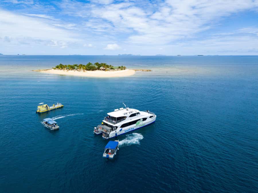 Fiji: Yasawa Islands Explorer Cruise with Lunch - A nine-hour day without an island landing