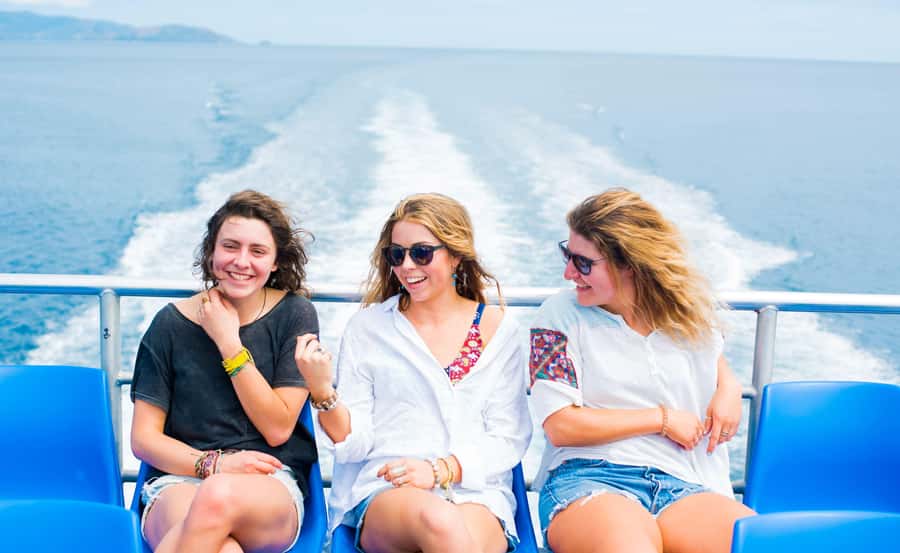 Fiji: Yasawa Islands Explorer Cruise with Lunch - Lunch, snacks, and the onboard bar