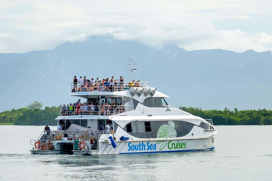 Fiji: Yasawa Islands Explorer Cruise with Lunch - Comfort aboard the Yasawa Flyer