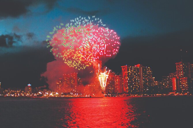 Friday Fireworks Dinner Sail from the Hilton Hawaiian Village - Key points to know before booking