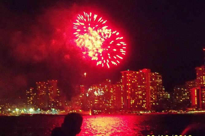 Friday Fireworks Dinner Sail from the Hilton Hawaiian Village - Drinks and the casual barefoot atmosphere