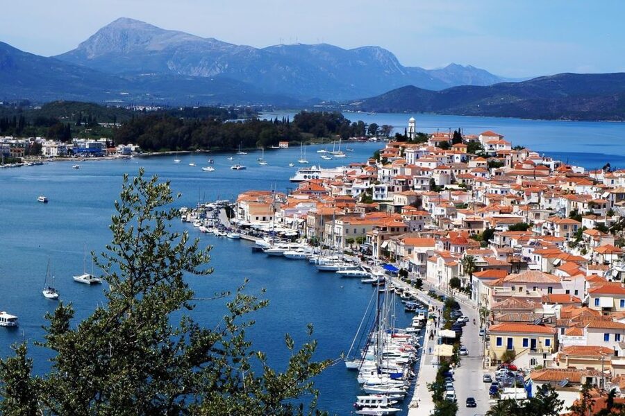 From Athens: Hydra, Poros & Aegina Cruise with Buffet Lunch - Lunch at sea between Poros and Aegina