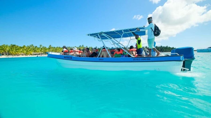From Bayahíbe: Saona Island Catamaran Cruise with Buffet - Saona Island in one long Caribbean day
