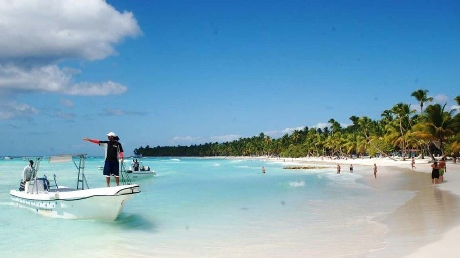 From Bayahíbe: Saona Island Catamaran Cruise with Buffet - Bayahíbe boarding and the first hour at sea