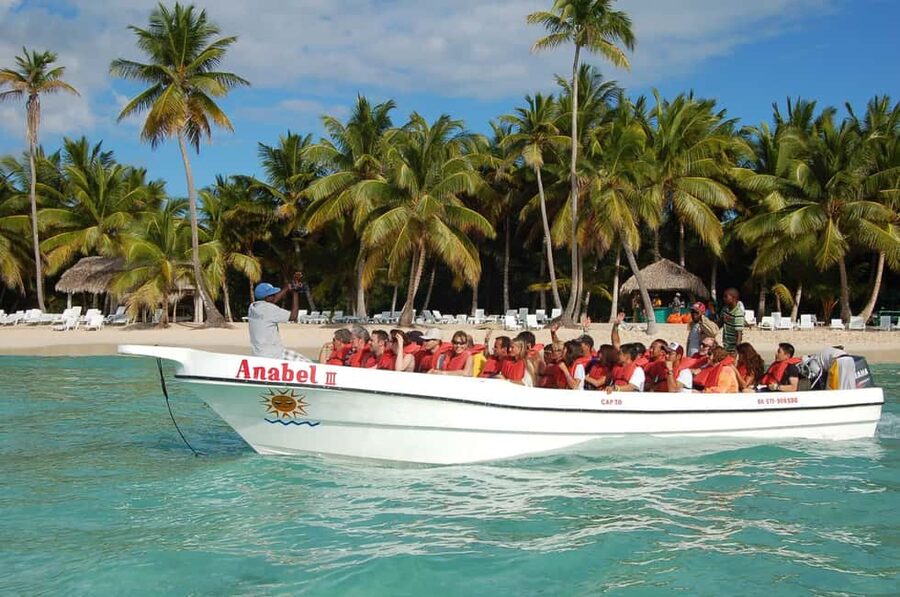 From Bayahíbe: Saona Island Catamaran Cruise with Buffet - Cotubanama National Park from the water