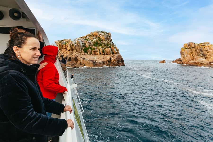 From Coles Bay: Wineglass Bay Cruise with Lunch - Key points at a glance