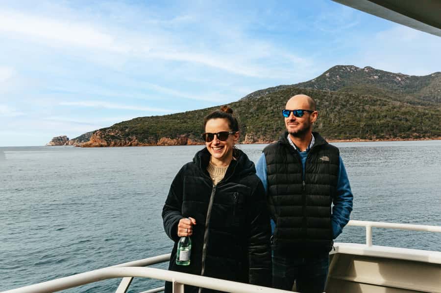 From Coles Bay: Wineglass Bay Cruise with Lunch - Wineglass Bay from the water