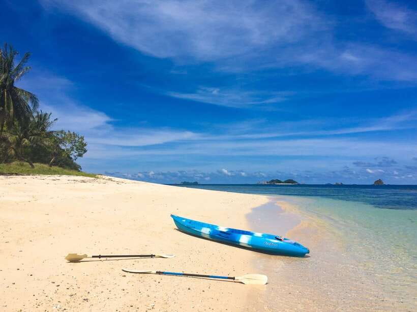 From Coron: Twin Lagoon and Skeleton Wreck Cruise with Lunch - Climbing to Kayangan Lake