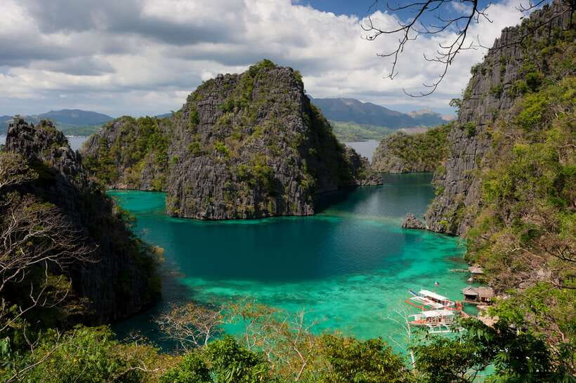 From Coron: Twin Lagoon and Skeleton Wreck Cruise with Lunch - Boat, guide, group size, and the pace of the day