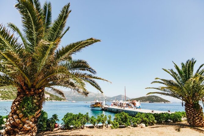 From Dubrovnik: Premium Three Island Cruise with lunch and drinks - The boat, seating, and group size