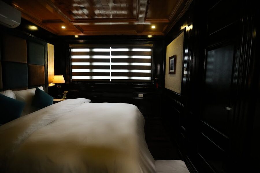 From Hanoi: 2-Day Halong Bay Cruise with Meals - Guides, service, and the feel on board