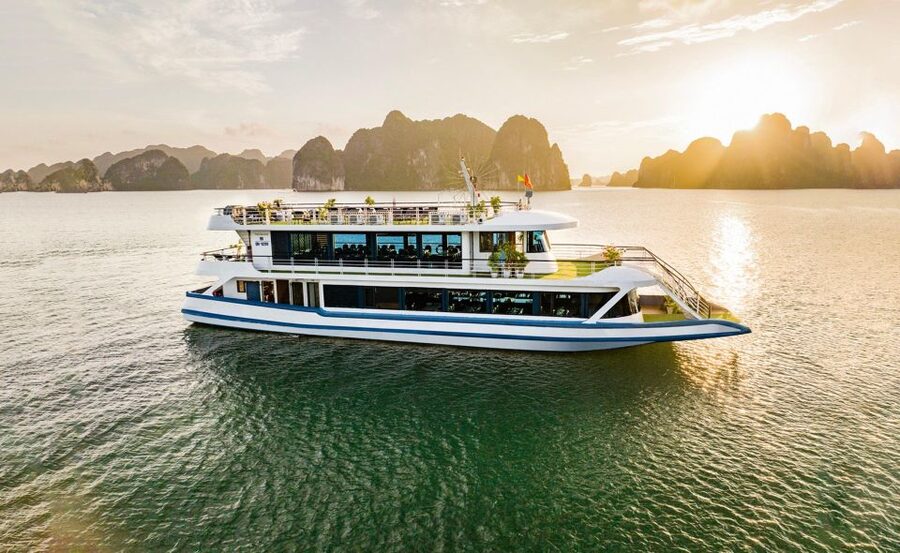 From Hanoi: Ha Long Bay 5-star Day Cruise with Buffet Lunch - Surprise Cave, Ha Long Bay’s big natural show