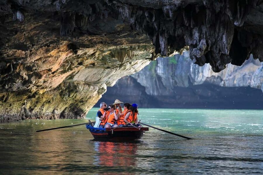 From Hanoi: Ha Long Bay Cruise with Lunch - Titop Island for a view or a swim