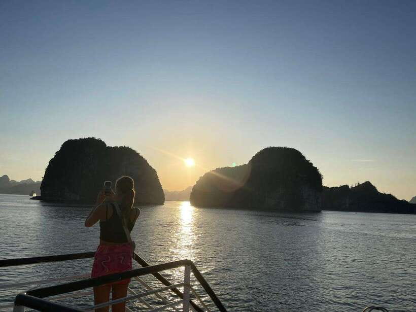 From Hanoi: Ha Long Bay Tour with Cruise & Lunch - Choosing kayaking or a bamboo boat at Luon Cave