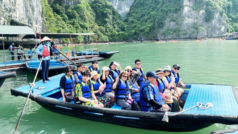 From Hanoi: Halong Cruise With Lunch & Come Back Hanoi Early - Kayaking or bamboo boat through the water tunnels
