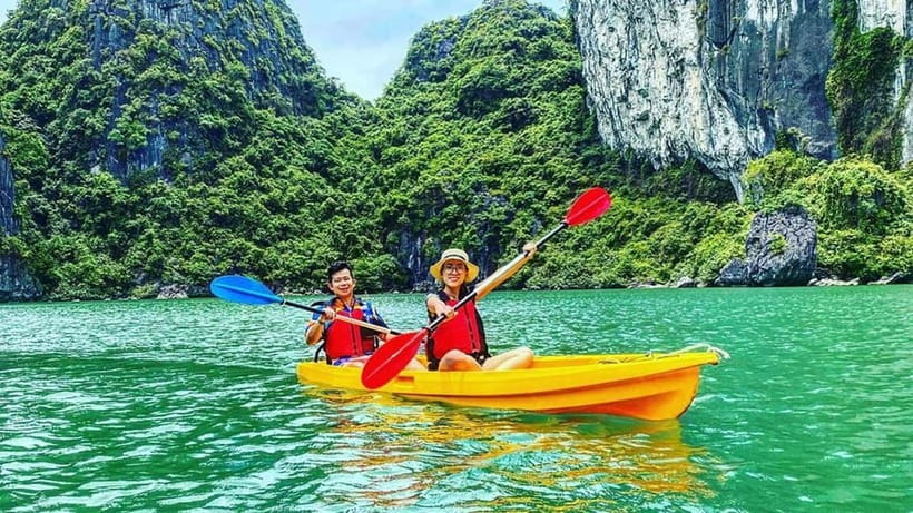 From Hanoi: Halong Cruise With Lunch & Come Back Hanoi Early - Lunch begins the four-hour cruise
