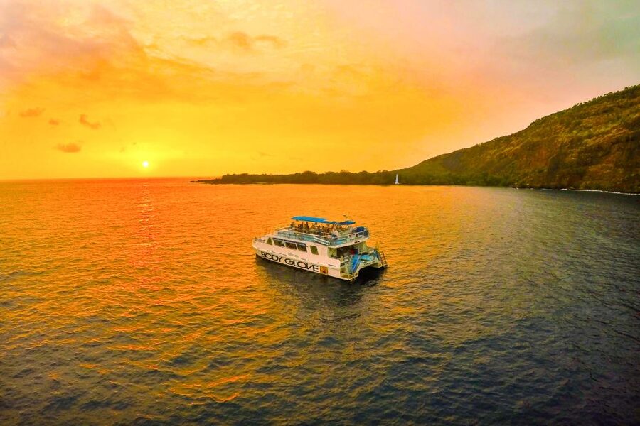 From Hawaii: Historical Dinner Cruise Tour to Kealakekua Bay - The coastline stories: Ahu’ena Heiau, Holua Slide, and Kuamoʻo