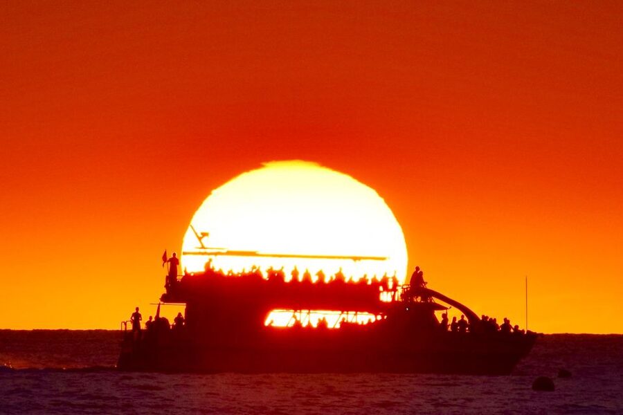 From Hawaii: Historical Dinner Cruise Tour to Kealakekua Bay - From Kailua Pier to Kealakekua Bay